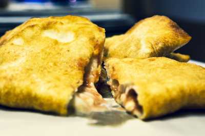 Gusti, dimensioni, ricette e locali storici: tutto cio che c'� da sapere sul panzerotto barese